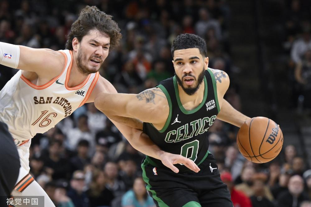 他放倒在地 他放倒在地